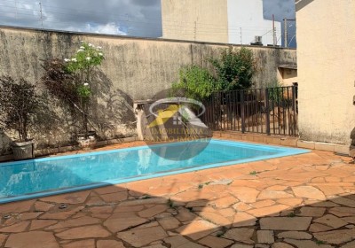 VENDE-SE LINDA CASA DE ESQUINA NO BAIRRO GRANDE HORIZONTE