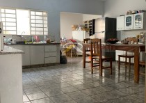 VENDE-SE ÓTIMA CASA NO BAIRRO LEBLON