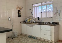 VENDE-SE ÓTIMA CASA NO BAIRRO LEBLON