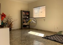 VENDE-SE ÓTIMA CASA NO BAIRRO LEBLON