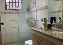 VENDE-SE EXCELENTE CASA NO BAIRRO ABADIA