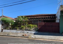 VENDE-SE EXCELENTE CASA NO BAIRRO LEBLON