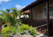 VENDE-SE EXCELENTE CASA NO BAIRRO LEBLON