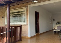 VENDE-SE EXCELENTE CASA NO BAIRRO LEBLON