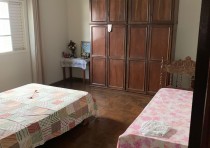 VENDE-SE EXCELENTE CASA NO BAIRRO LEBLON