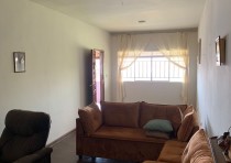 VENDE-SE EXCELENTE CASA NO BAIRRO LEBLON