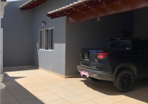 VENDE-SE LINDA CASA COM VARANDA GOURMET NO BAIRRO NENÊ GOMES