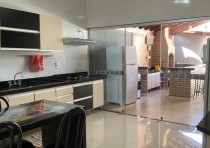 VENDE-SE LINDA CASA COM VARANDA GOURMET NO BAIRRO NENÊ GOMES