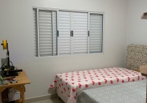 VENDE-SE LINDA CASA COM VARANDA GOURMET NO BAIRRO NENÊ GOMES