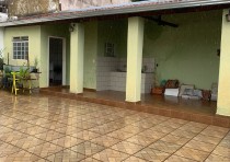 VENDE-SE CASA CONSERVADA NO BAIRRO LEBLON