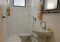 VENDE-SE CASA NO BAIRRO NENE GOMES EM UBERABA