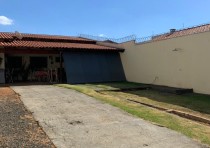 VENDE-SE CASA NO BAIRRO NENE GOMES EM UBERABA