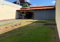 VENDE-SE CASA NO BAIRRO NENE GOMES EM UBERABA