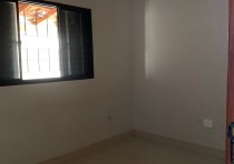 VENDE-SE CASA NO BAIRRO ANTÔNIO CAIADO.