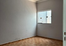 VENDE-SE EXCELENTE CASA NO BAIRRO JD MANHATTAN