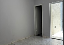 VENDE-SE EXCELENTE CASA NO BAIRRO JD MANHATTAN