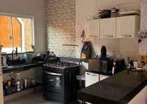 VENDE-SE CASA COM DOIS QUARTOS DISPONÍVEL NO BAIRRO JD MANHATTAN