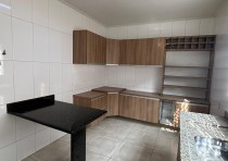 VENDE-SE CASA COM VARANDA GOURMET NO BAIRRO NENE GOMES