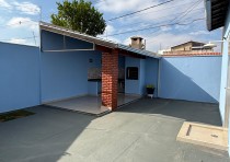 VENDE-SE CASA COM VARANDA GOURMET NO BAIRRO NENE GOMES