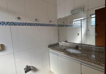 VENDE-SE CASA COM VARANDA GOURMET NO BAIRRO NENE GOMES