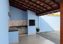 VENDE-SE CASA COM VARANDA GOURMET NO BAIRRO NENE GOMES