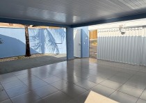 VENDE-SE CASA COM VARANDA GOURMET NO BAIRRO NENE GOMES