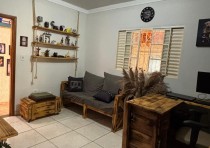 CASA CONSERVADA DISPONÍVEL PARA VENDA NO BAIRRO LEBLON