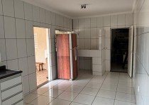 CASA CONSERVADA DISPONÍVEL PARA VENDA NO BAIRRO LEBLON