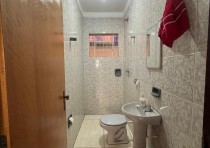 CASA CONSERVADA DISPONÍVEL PARA VENDA NO BAIRRO LEBLON