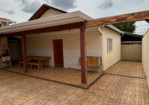 CASA CONSERVADA DISPONÍVEL PARA VENDA NO BAIRRO LEBLON