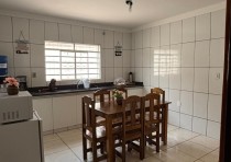 CASA CONSERVADA DISPONÍVEL PARA VENDA NO BAIRRO LEBLON