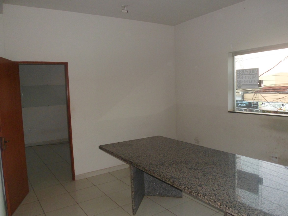 ALUGA-SE  Apto na Av. Orlando Rodrigues da Cunha, próximo ao Posto de Saúde