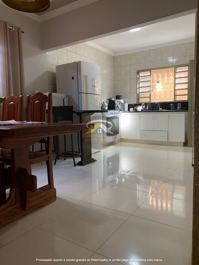 VENDE-SE CASA CONSERVADA NO BAIRRO PACAEMBU I EM UBERABA