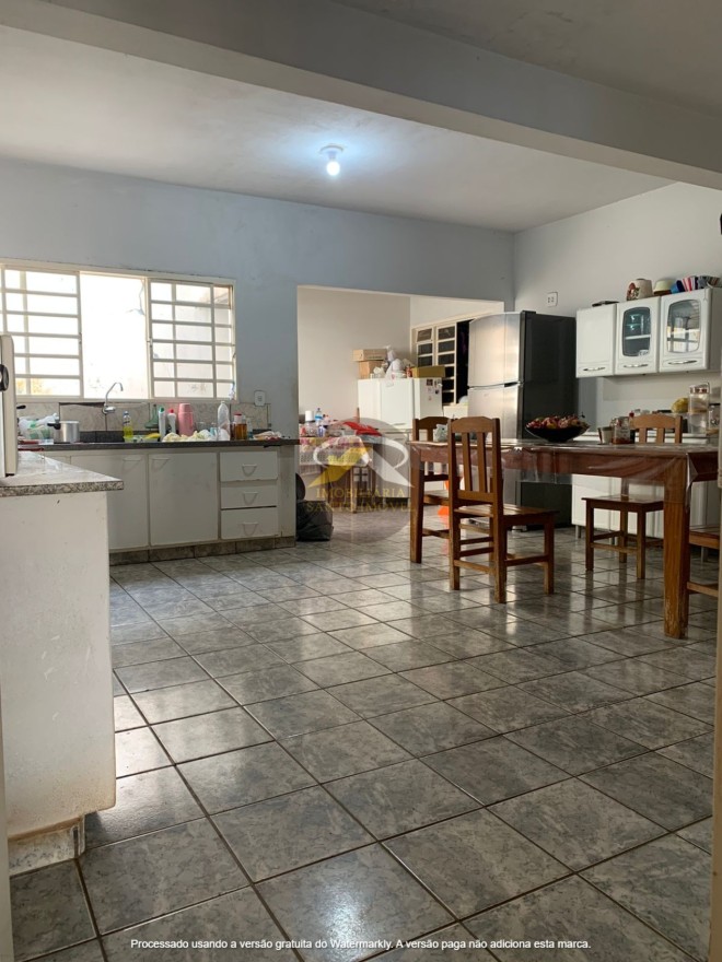 VENDE-SE ÓTIMA CASA NO BAIRRO LEBLON