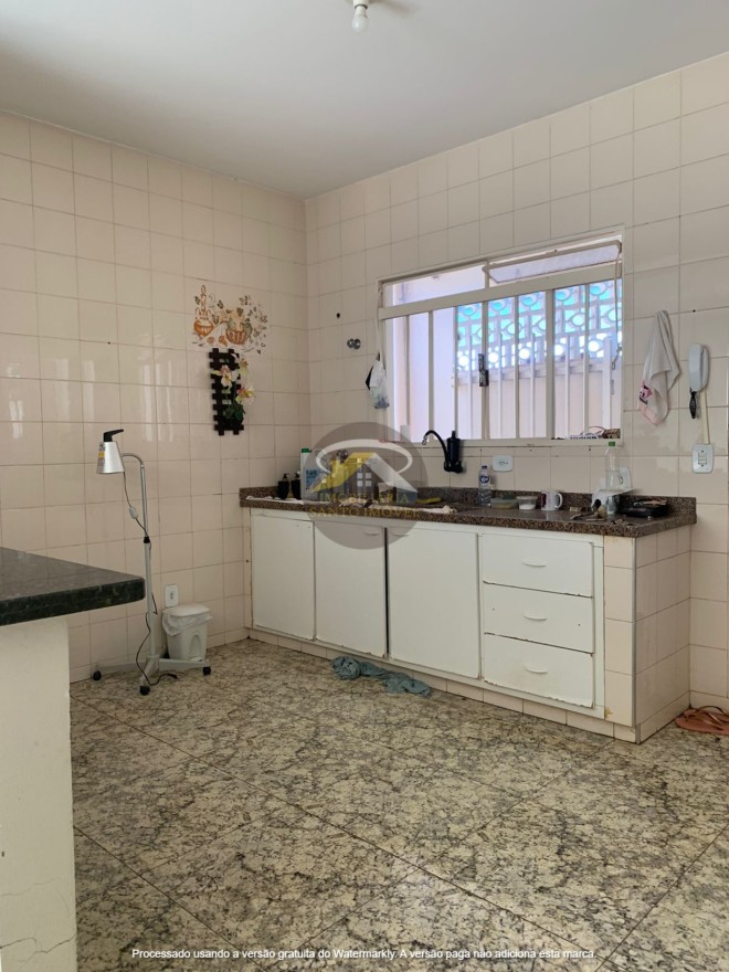 VENDE-SE ÓTIMA CASA NO BAIRRO LEBLON