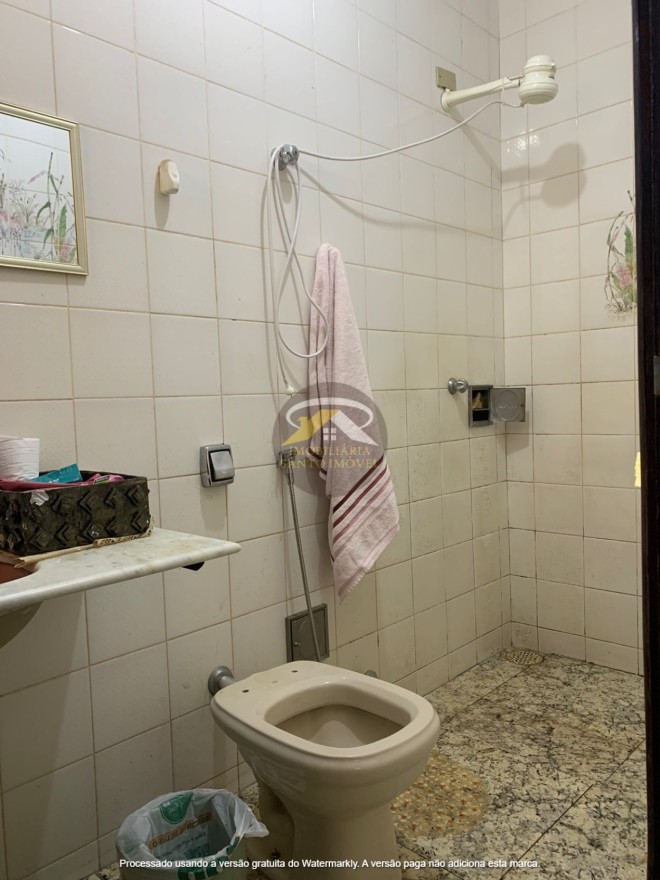 VENDE-SE ÓTIMA CASA NO BAIRRO LEBLON