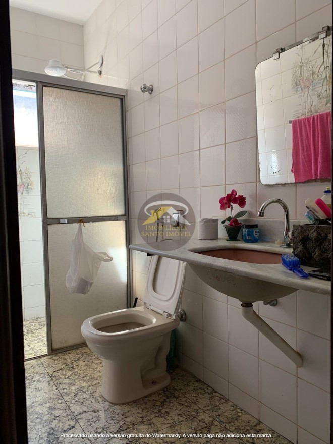 VENDE-SE ÓTIMA CASA NO BAIRRO LEBLON