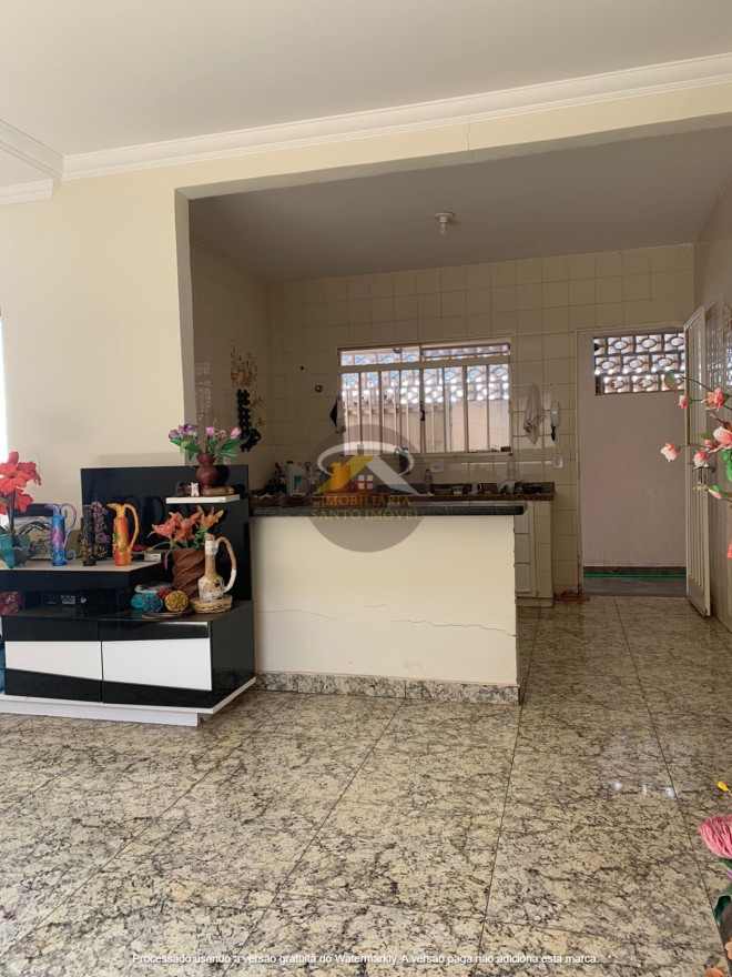 VENDE-SE ÓTIMA CASA NO BAIRRO LEBLON