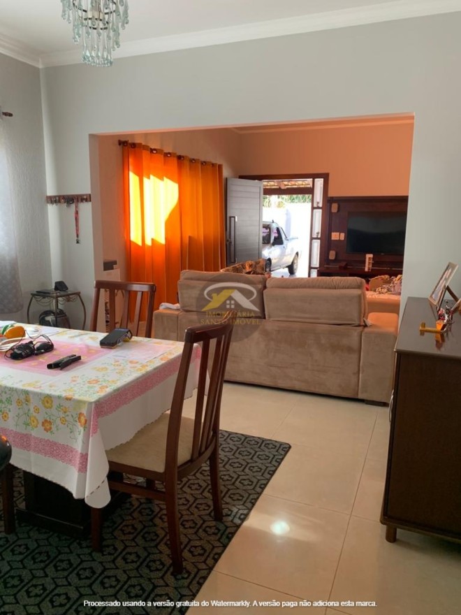 VENDE-SE EXCELENTE CASA NO BAIRRO ABADIA