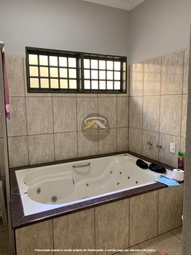 VENDE-SE EXCELENTE CASA NO BAIRRO ABADIA