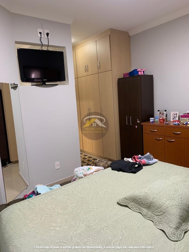 VENDE-SE EXCELENTE CASA NO BAIRRO ABADIA