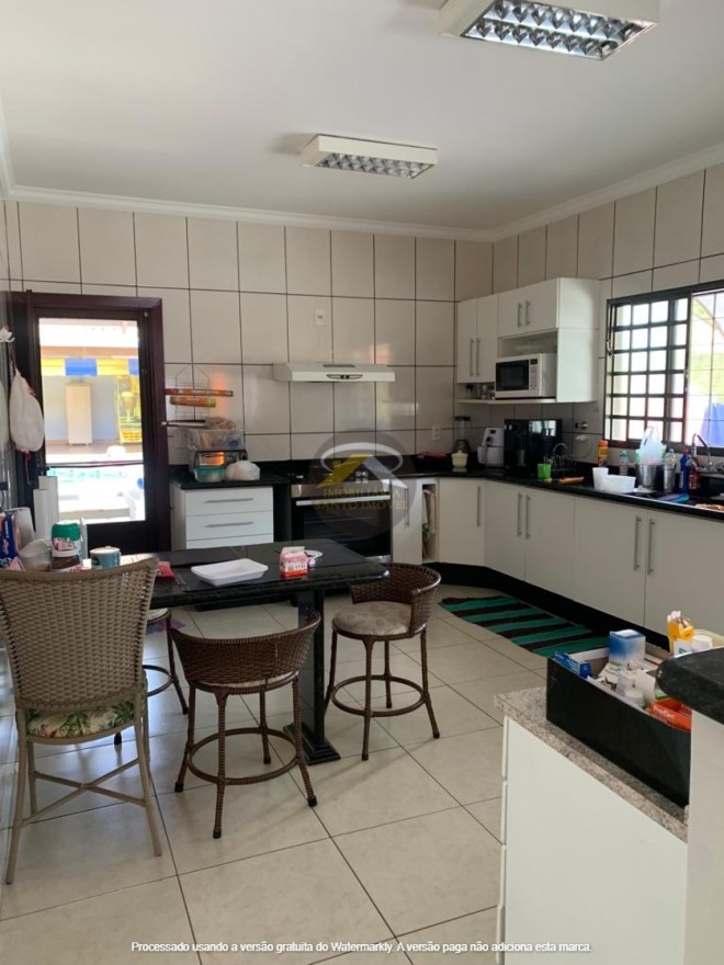 VENDE-SE EXCELENTE CASA NO BAIRRO ABADIA