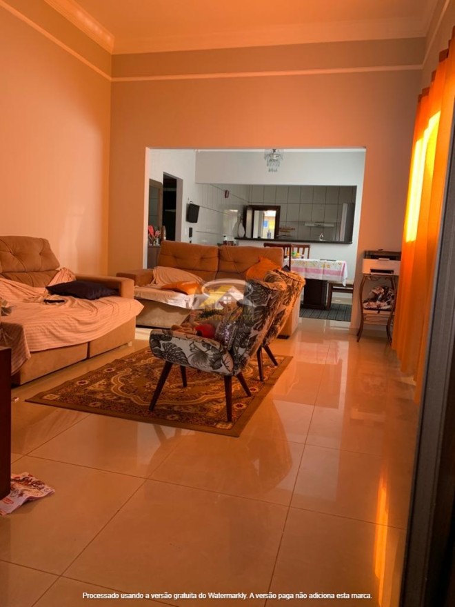 VENDE-SE EXCELENTE CASA NO BAIRRO ABADIA