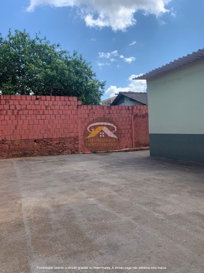 VENDE-SE CASA EM AVENIDA NO BAIRRO UBERABA 1