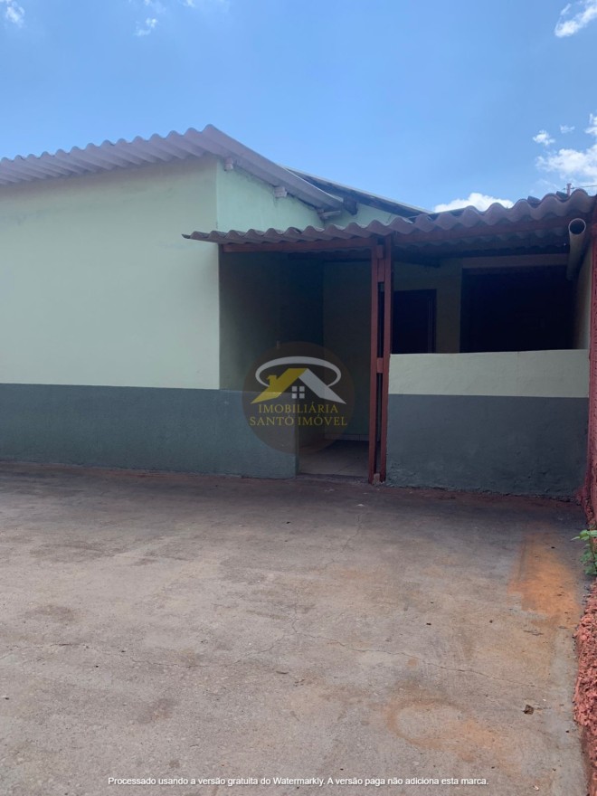 VENDE-SE CASA EM AVENIDA NO BAIRRO UBERABA 1