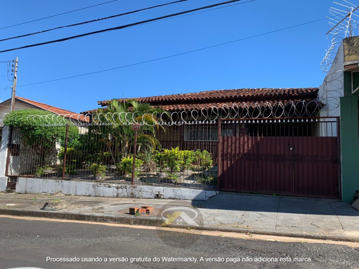 VENDE-SE EXCELENTE CASA NO BAIRRO LEBLON