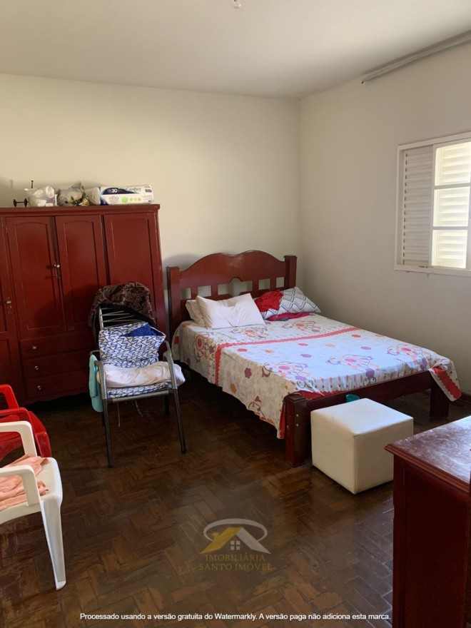 VENDE-SE EXCELENTE CASA NO BAIRRO LEBLON