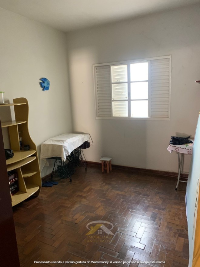 VENDE-SE EXCELENTE CASA NO BAIRRO LEBLON