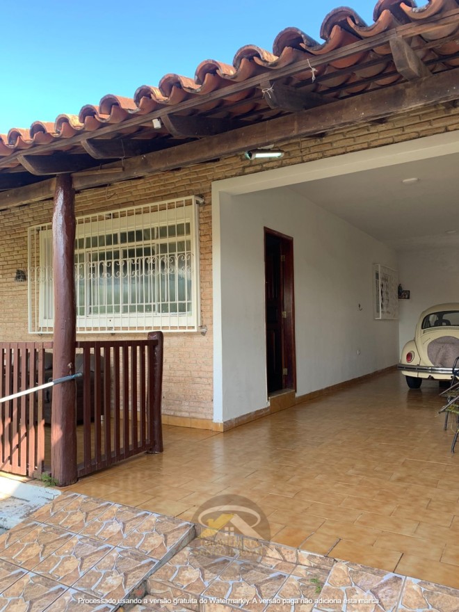 VENDE-SE EXCELENTE CASA NO BAIRRO LEBLON