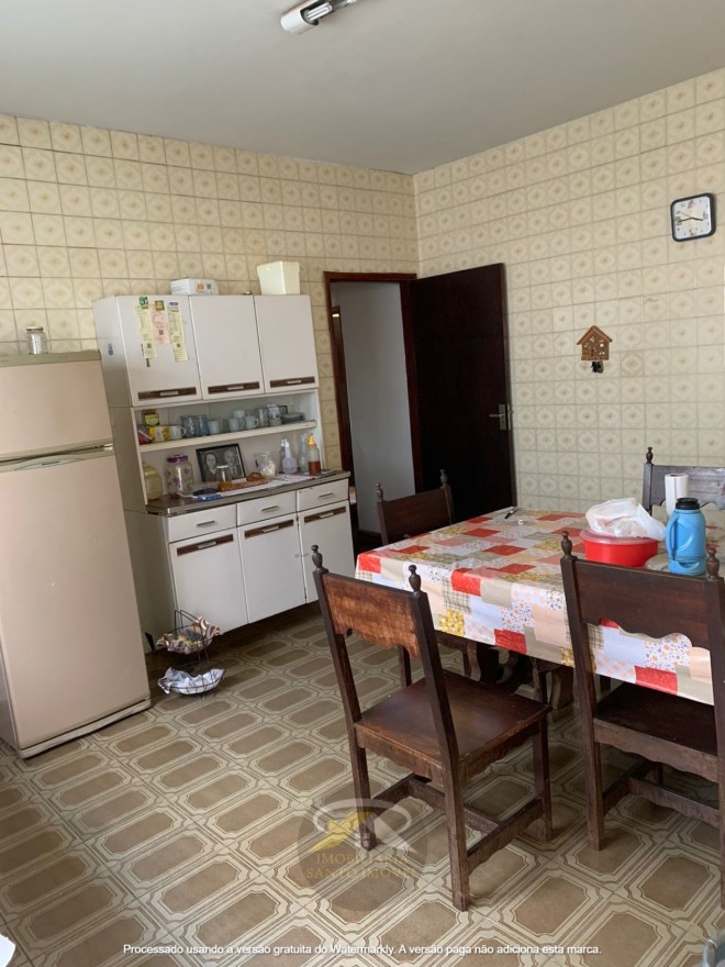 VENDE-SE EXCELENTE CASA NO BAIRRO LEBLON